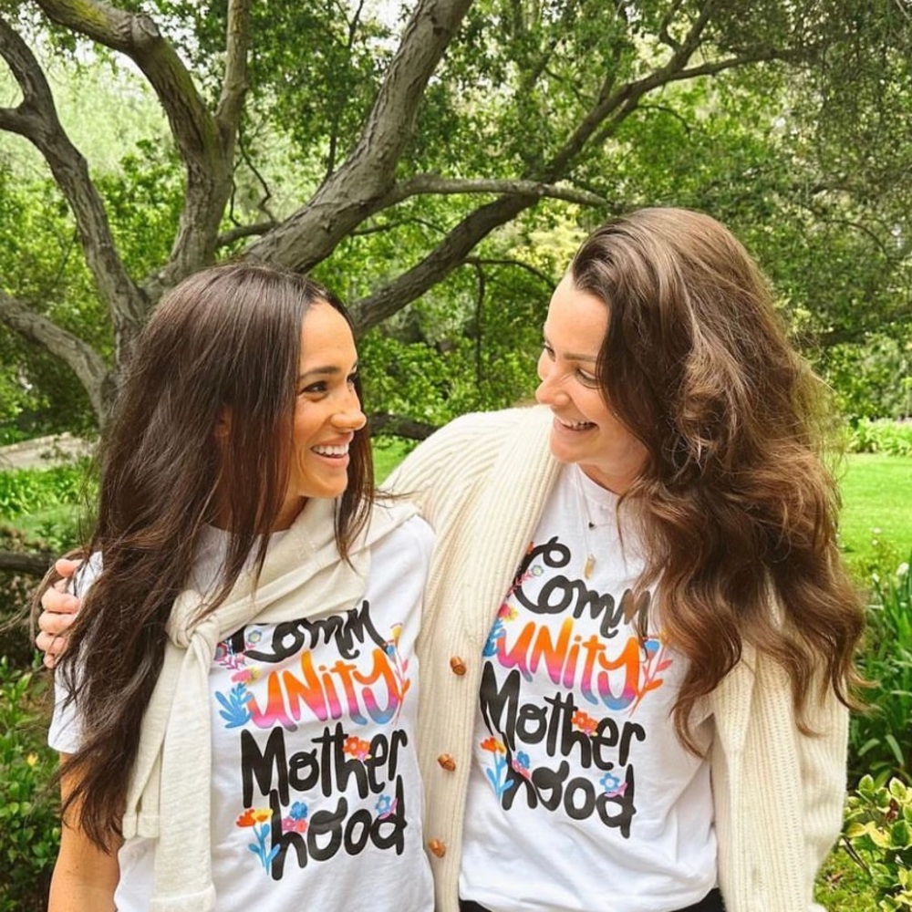 Alliance of Moms Community Motherhood T-shirt (Meghan Markle, Duchess of Sussex)